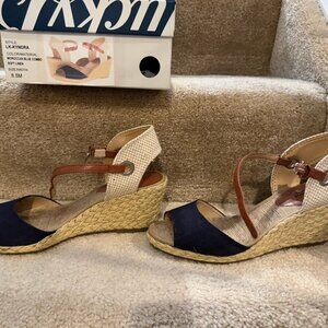Lucky Brand Kyndra Open Toe Ankle Strap Wedge Sandal/8.5/Moroccan Blue & Beige
